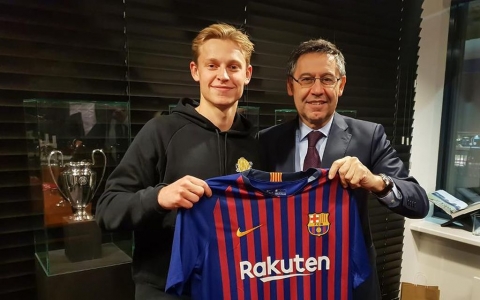 Frenkie de Jong és Josep Maria Bartomeu