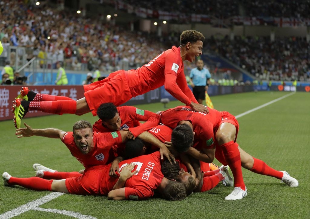 Harry Kane gólját ünneplik az angolok
