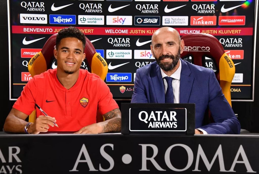 Justin Kluivert aláír