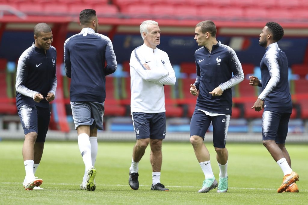 Didier Deschamps edzést tart